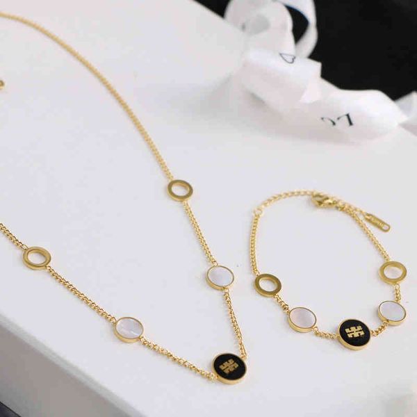 2022 new fashion designer jewelry wind backed white fritillaria circle splicing pattern titanium steel necklace bracelet set wind clavicle c, Silver
2022 new fashion designer jewelry wind backed white fritillaria circle splicing pattern titanium steel necklace bracelet set wind clavicle c, Silver