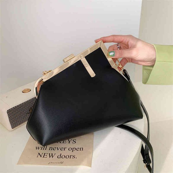 purses bag women 2022 new texture clip buckle women's bag popular versatile pu messenger shoulder handbags
purses bag women 2022 new texture clip buckle women's bag popular versatile pu messenger shoulder handbags