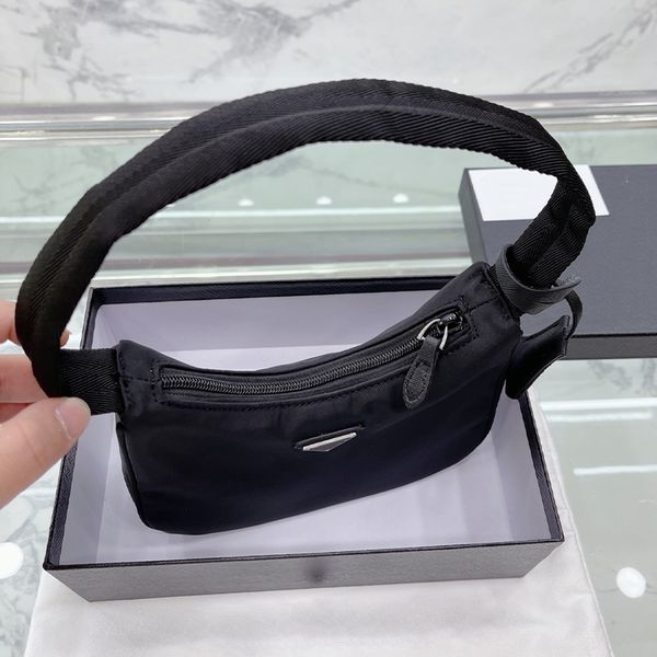 designer wallet wallet card holder purses leather black handbag horn triangle logo simple fashion zipper atmosphere arc 0102, Red;black
designer wallet wallet card holder purses leather black handbag horn triangle logo simple fashion zipper atmosphere arc 0102, Red;black