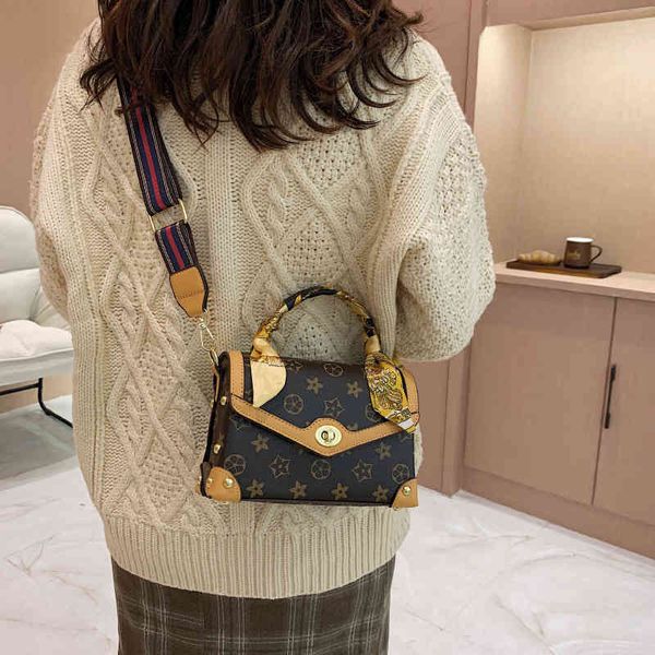 2022 factory wholesale new autumn and winter new fashion small square bag
2022 factory wholesale new autumn and winter new fashion small square bag