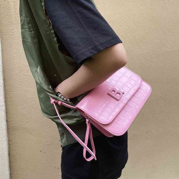handbags fashion luxury balencigas bag 2022 female pink stone pattern small square b-button tofu niche design single shoulder
handbags fashion luxury balencigas bag 2022 female pink stone pattern small square b-button tofu niche design single shoulder