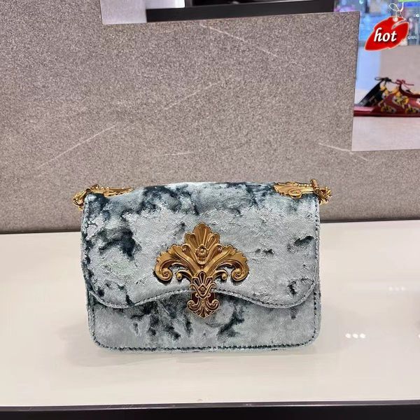 factory online export designer brand bag handbag 2022 new women's small square triumphal chain fashion veet armpit
factory online export designer brand bag handbag 2022 new women's small square triumphal chain fashion veet armpit