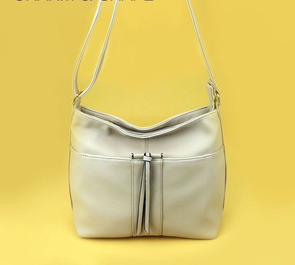 tote single shoulder flap bag plaid soft leather waterproof plain shopping versatile party
tote single shoulder flap bag plaid soft leather waterproof plain shopping versatile party