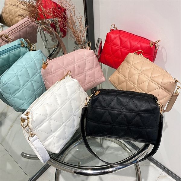 fashion embroidered rhombic chain female leisure fresh small shoulder messenger mobile phone bag 220707
fashion embroidered rhombic chain female leisure fresh small shoulder messenger mobile phone bag 220707