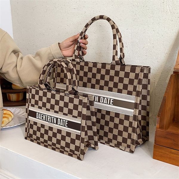 popular checkerboard portable tote high-capacity fashion commuter women's hand carrying armpit 55% off holesale store
popular checkerboard portable tote high-capacity fashion commuter women's hand carrying armpit 55% off holesale store