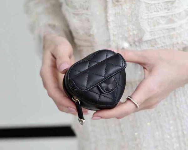 love bracelet coin purse ap2786 black luxury brand design letter quilted cc chain short wallet lambskin women's leather card pack coin, Red;black 
love bracelet coin purse ap2786 black luxury brand design letter quilted cc chain short wallet lambskin women's leather card pack coin, Red;black