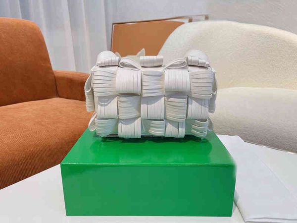 woven tofu pillow bag real leather leisure temperament pleated plaid handbags diagonal chest shoulder square crossbody female purses 220414
woven tofu pillow bag real leather leisure temperament pleated plaid handbags diagonal chest shoulder square crossbody female purses 220414