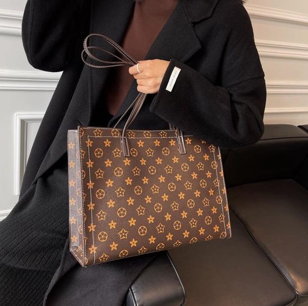 large-capacity commuter women's bag trendy autumn simple versatile printed tote shoulder bag
large-capacity commuter women's bag trendy autumn simple versatile printed tote shoulder bag