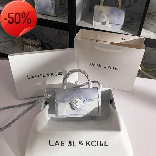 fashion luxury designerhong kong ceisl kel monet lanxianqi small square 2022 new ins halo dyed plum blossom lock brand bag
fashion luxury designerhong kong ceisl kel monet lanxianqi small square 2022 new ins halo dyed plum blossom lock brand bag
