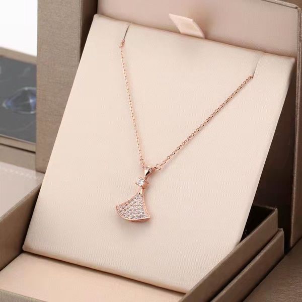 luxury designer fan-shaped pendant necklaces jewelry for women fashion designers brand full diamond classic pendants necklace for men birthd, Silver
luxury designer fan-shaped pendant necklaces jewelry for women fashion designers brand full diamond classic pendants necklace for men birthd, Silver