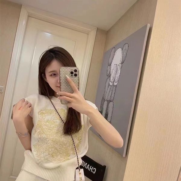 11% off 2022 trendy men's clothing family knitted 2022 spring and summer new golden embroidery bee sleeveless vest women's wear, White
11% off 2022 trendy men's clothing family knitted 2022 spring and summer new golden embroidery bee sleeveless vest women's wear, White