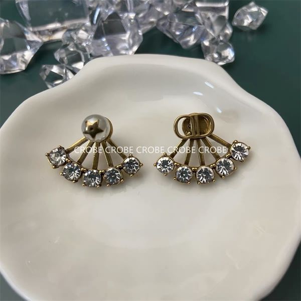 80% off clearance fan-shaped full diamond earrings letter pearl classic 2022 new rhinestone 925 silver needle used, Golden 
80% off clearance fan-shaped full diamond earrings letter pearl classic 2022 new rhinestone 925 silver needle used, Golden