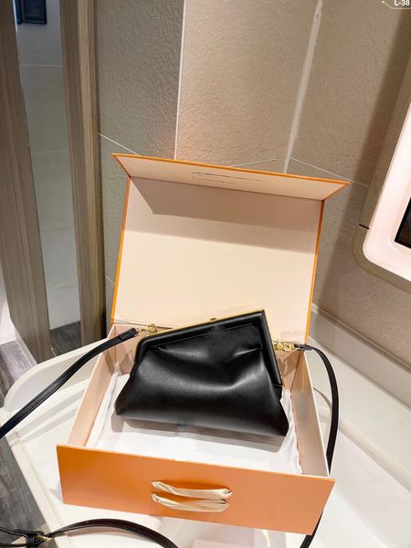 2022 new trend ladies luxurys designer evening bags dress messenger shoulder bag fashion women's leather clutch snake skin purses
2022 new trend ladies luxurys designer evening bags dress messenger shoulder bag fashion women's leather clutch snake skin purses