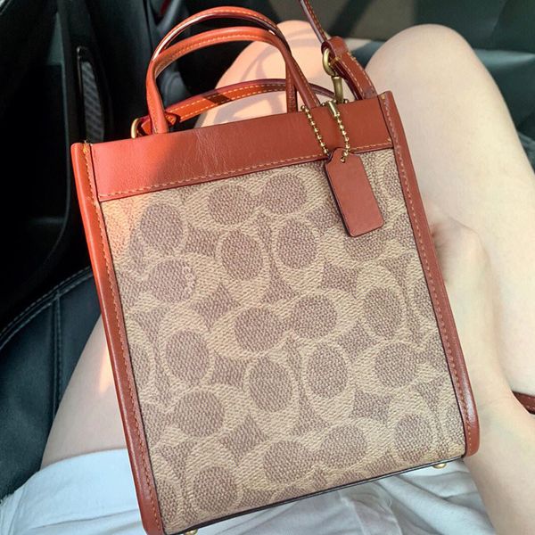 designer bags 2022 new female cashin mini to-te violin spectrum single shoulder messenger small square
designer bags 2022 new female cashin mini to-te violin spectrum single shoulder messenger small square