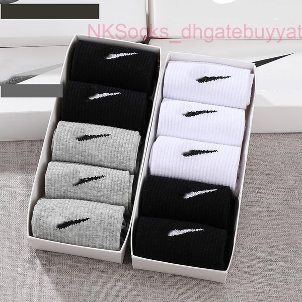 fashion classic men's socks gift box stockings hook brand black white gray medium tube sports cotton sweat absorbing sock men women lux
fashion classic men's socks gift box stockings hook brand black white gray medium tube sports cotton sweat absorbing sock men women lux