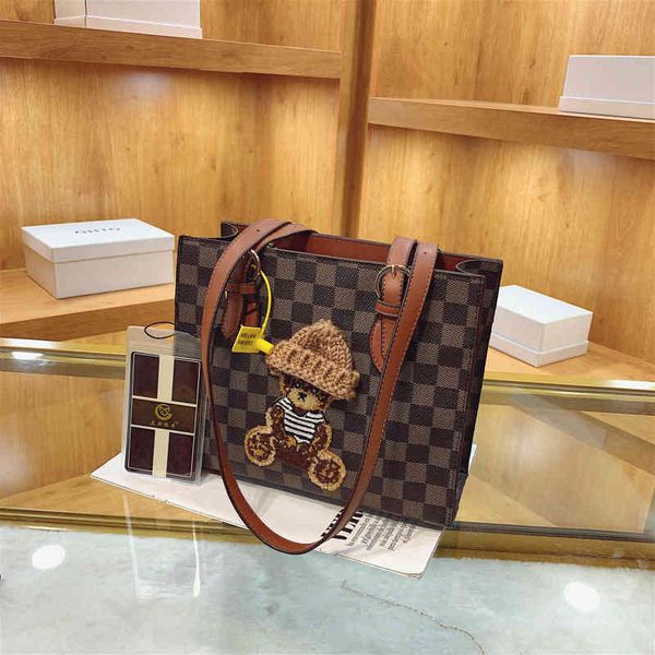 2022 factory wholesale new bag women's early spring design texture small square bear cute hat fashion one shoulder armpit bag
2022 factory wholesale new bag women's early spring design texture small square bear cute hat fashion one shoulder armpit bag