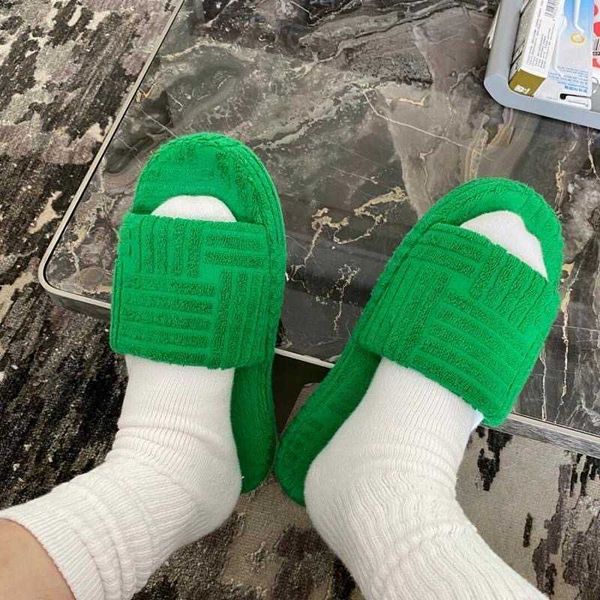 2022 new indoor women fur sandals fluffy soft furry slides thick flats heel non slip house shoes ladies luxury design towel slippers, Black
2022 new indoor women fur sandals fluffy soft furry slides thick flats heel non slip house shoes ladies luxury design towel slippers, Black