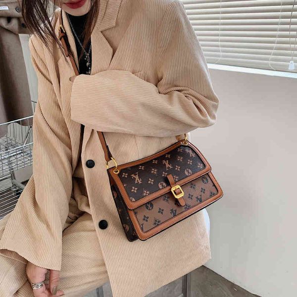 wind print hand old flower one shoulder color contrast slung foreign style women's bag
wind print hand old flower one shoulder color contrast slung foreign style women's bag