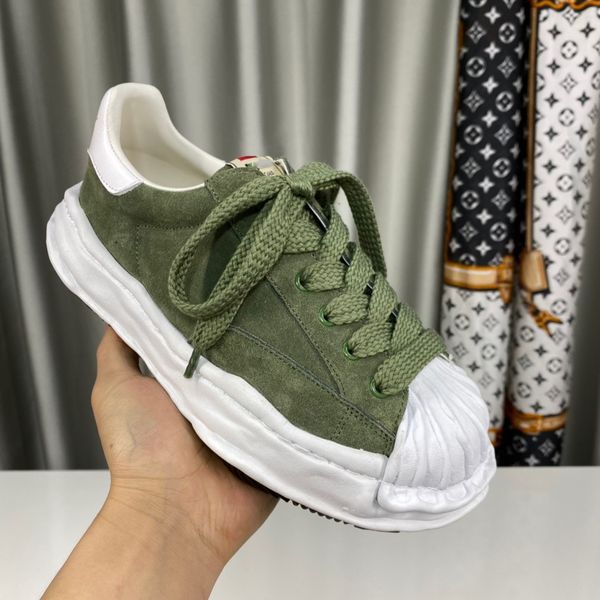 2022 designer boots rhyton vintage sneakers men womens multicolor casual shoes platform sneaker chaussures luxurys runner trainers 0617, Black
2022 designer boots rhyton vintage sneakers men womens multicolor casual shoes platform sneaker chaussures luxurys runner trainers 0617, Black