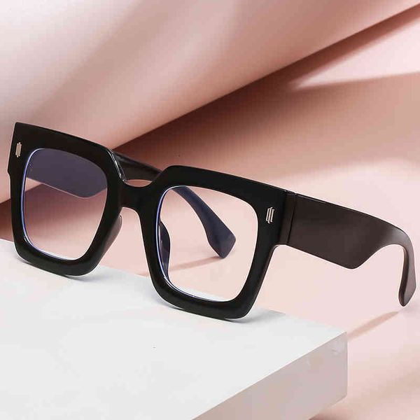 sunglasses thick mirror leg square meter nail anti blue light flat lens tourism 7992, White;black
sunglasses thick mirror leg square meter nail anti blue light flat lens tourism 7992, White;black