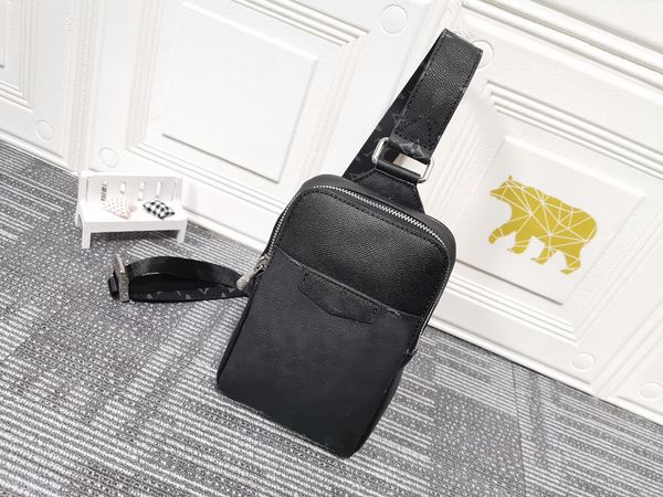men's and women's one-shoulder bags are made of flexible leather and classic canvas in a dynamic configuration. the size is suitab
men's and women's one-shoulder bags are made of flexible leather and classic canvas in a dynamic configuration. the size is suitab