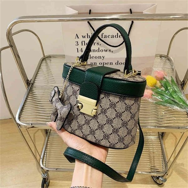 fashion one small texture versatile messenger merchant for 62% off store wholesale
fashion one small texture versatile messenger merchant for 62% off store wholesale