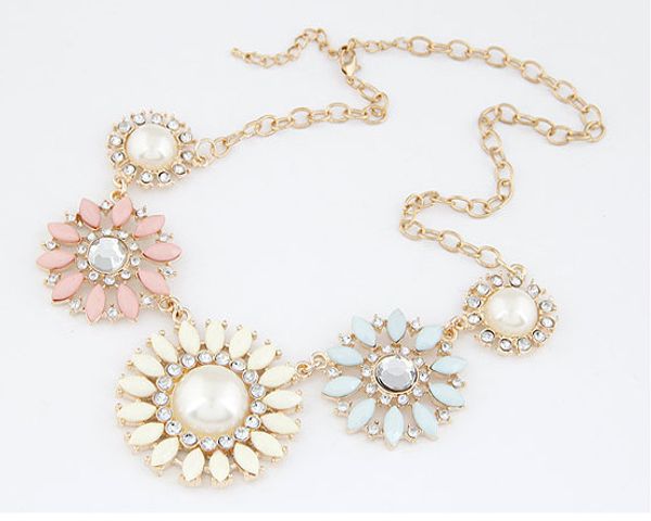 luxury necklace fit for social girl and lady, decorating with noble pearl and flower, ing, Golden;silver
luxury necklace fit for social girl and lady, decorating with noble pearl and flower, ing, Golden;silver