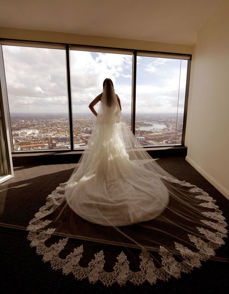 Luxury Real Image Wedding Veils Two Layers Lace Applique Edge Bridal Veils Custom Made Long Cathedral Length 3 Meters Wedding Veil
Luxury Real Image Wedding Veils Two Layers Lace Applique Edge Bridal Veils Custom Made Long Cathedral Length 3 Meters Wedding Veil