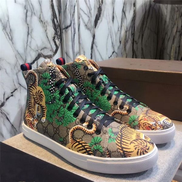 High-end men's shoes autumn and winter high-top shoes casual leather lace tiger head embroidery England board shoes
High-end men's shoes autumn and winter high-top shoes casual leather lace tiger head embroidery England board shoes