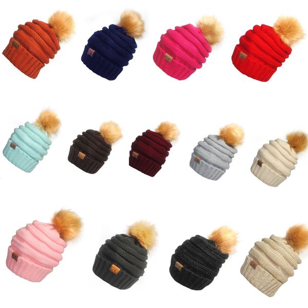 New Unisex CC Trendy Hats Winter Knitted Fur Poms Beanie Label Fedora Luxury Cable Slouchy Skull Caps Fashion Leisure Beanie Outdoor Hats