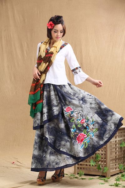 ethnic ink painting embroidery long-length skirt/longuette, Black