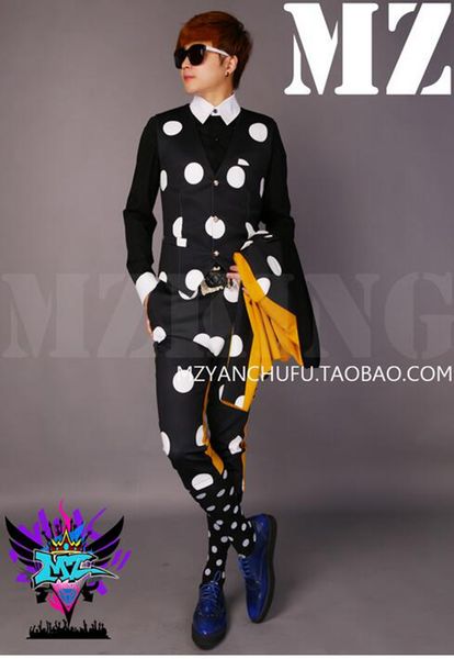 a male singer fashionable nightclub runway looks black and white and yellow stitching 7 minutes of pants suit costumes. s - 6 xl, Black;red
a male singer fashionable nightclub runway looks black and white and yellow stitching 7 minutes of pants suit costumes. s - 6 xl, Black;red