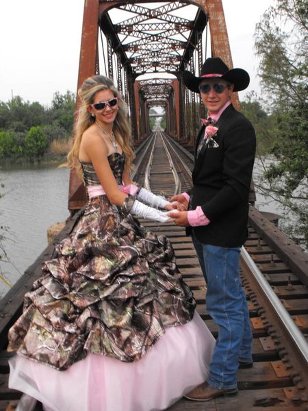 2016 spring pink and camo wedding dresses with big bow ruffles a line organza vestidos de novia custom made fashion bridesmaid gowns, White
2016 spring pink and camo wedding dresses with big bow ruffles a line organza vestidos de novia custom made fashion bridesmaid gowns, White