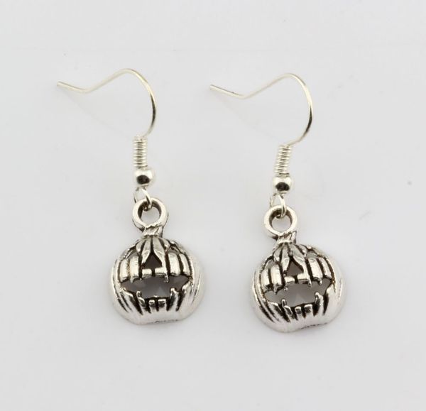 earring , 15 pair antiqued silver halloween pumpkin charm earrings with fishhook ear wire 33x12mm
earring , 15 pair antiqued silver halloween pumpkin charm earrings with fishhook ear wire 33x12mm