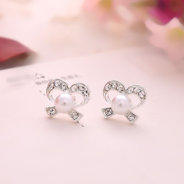 pearl and bowknort earring, with diamond bowknot, fashion and simple style, no fade, hign quality and ing, Golden;silver
pearl and bowknort earring, with diamond bowknot, fashion and simple style, no fade, hign quality and ing, Golden;silver
