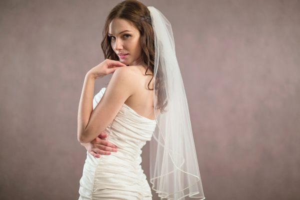 new hight quality romantic one layer wrist white ivory ribbon edge veil bridal head pieces for wedding dresses, Black
new hight quality romantic one layer wrist white ivory ribbon edge veil bridal head pieces for wedding dresses, Black