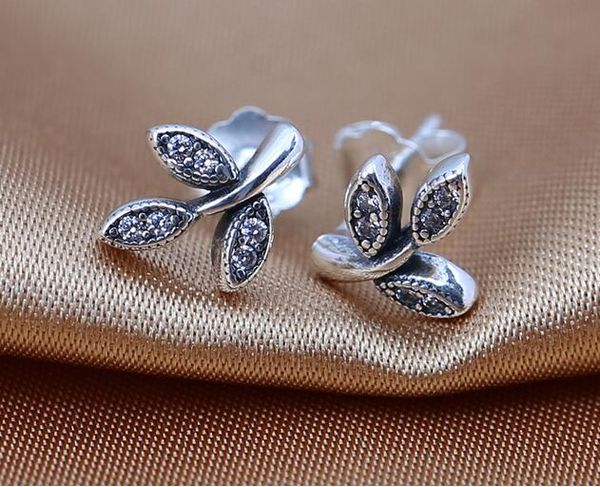 leaves crown stud earrings for women 100% 925 sterling silver earrings with clear cz fits for pandora jewelry diy fashion charms 1pair/lot, Golden;silver
leaves crown stud earrings for women 100% 925 sterling silver earrings with clear cz fits for pandora jewelry diy fashion charms 1pair/lot, Golden;silver