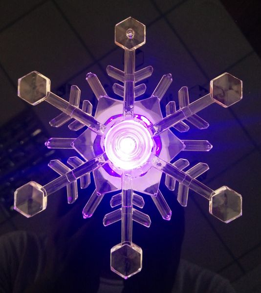 2017 fashional and novelty led snowflake ornmanet colour changing led christmas decoration window sucker battery operated
2017 fashional and novelty led snowflake ornmanet colour changing led christmas decoration window sucker battery operated