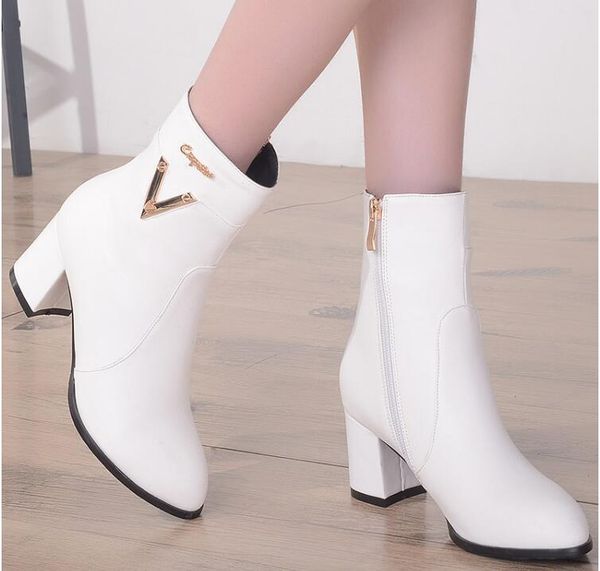 Plus Size 34-43 New Autumn winter short cylinder boots high heels boots Martin boots women Fashion zipper leather Ankle Boots NXZ171
Plus Size 34-43 New Autumn winter short cylinder boots high heels boots Martin boots women Fashion zipper leather Ankle Boots NXZ171