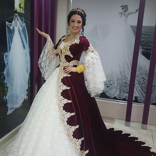 2018 Middle East kaftan Design Burgundy Evening Dress with Long Sleeves vintage Lace Appliques Prom Dress Ball Gown Vestido De Festa
2018 Middle East kaftan Design Burgundy Evening Dress with Long Sleeves vintage Lace Appliques Prom Dress Ball Gown Vestido De Festa