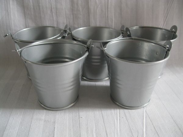 d5.5*h5cm metal pail tin bucket pots grey flower pots for air plant iron succulent pots for wedding
d5.5*h5cm metal pail tin bucket pots grey flower pots for air plant iron succulent pots for wedding