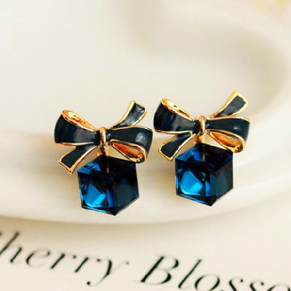 stud earring wholesale clip earring blue tassel pendant charming earrings with crystal paved women statement channel earrings, Golden;silver
stud earring wholesale clip earring blue tassel pendant charming earrings with crystal paved women statement channel earrings, Golden;silver