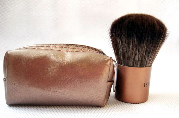 new professional brand makeup brush single kabuki #188 brown colors powder blush brush with leather pouch
new professional brand makeup brush single kabuki #188 brown colors powder blush brush with leather pouch