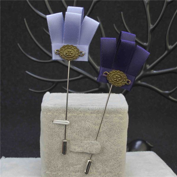 price luxury flower brooch lapel pins with gift box handmade boutonniere stick with ribbon crown for gentleman suit wear sweater match, Gray
price luxury flower brooch lapel pins with gift box handmade boutonniere stick with ribbon crown for gentleman suit wear sweater match, Gray