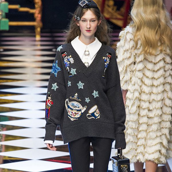 Чашка Человека Блестками Глубокий V Шеи Роскошные Fashioin Осень Зима Новый Бренд Вяз
Чашка Человека Блестками Глубокий V Шеи Роскошные Fashioin Осень Зима Новый Бренд Вяз