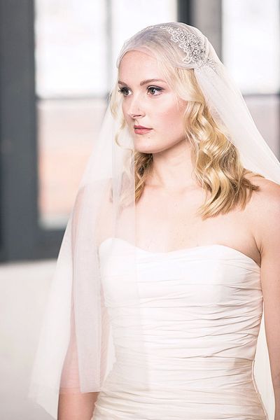 new one layer romantic elbow length white ivory with diamond bridal head pieces for wedding dresses, Black
new one layer romantic elbow length white ivory with diamond bridal head pieces for wedding dresses, Black