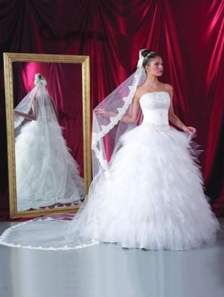 new fashion soft tulle 1t lace applique edge with comb lvory white wedding veil cathedral bridal veils three meters long, Black
new fashion soft tulle 1t lace applique edge with comb lvory white wedding veil cathedral bridal veils three meters long, Black