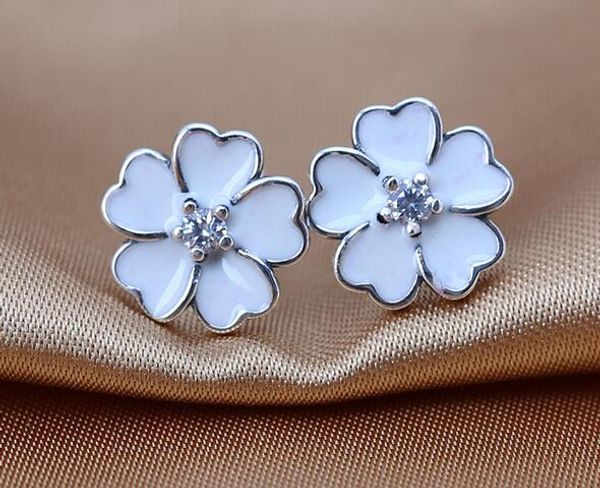 white five-leaf grass stud earrings 100% authentic 925 sterling silver women earrings with fit for pandora jewelry fashion charms 1pair/lot, Golden;silver
white five-leaf grass stud earrings 100% authentic 925 sterling silver women earrings with fit for pandora jewelry fashion charms 1pair/lot, Golden;silver