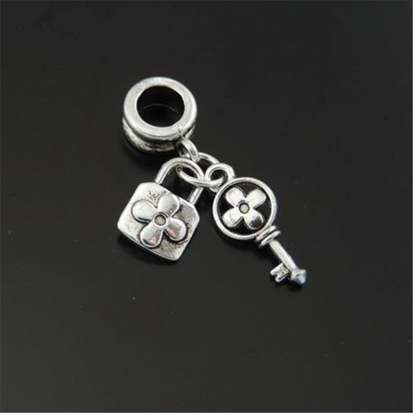20pcs antique silver zinc alloy key pendant charm jewelry finding 29*8*4mm 39500 jewelry making, Bronze;silver
20pcs antique silver zinc alloy key pendant charm jewelry finding 29*8*4mm 39500 jewelry making, Bronze;silver