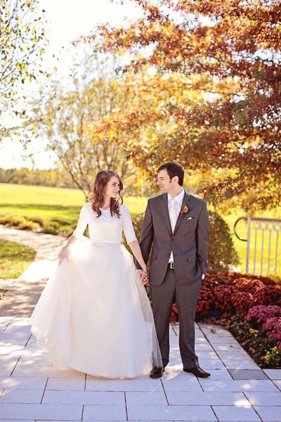 half sleeve autumn wedding dresses with half sleeve sash applique lace bow covered cutton custom made ball gown vintage bridal gowns, White
half sleeve autumn wedding dresses with half sleeve sash applique lace bow covered cutton custom made ball gown vintage bridal gowns, White